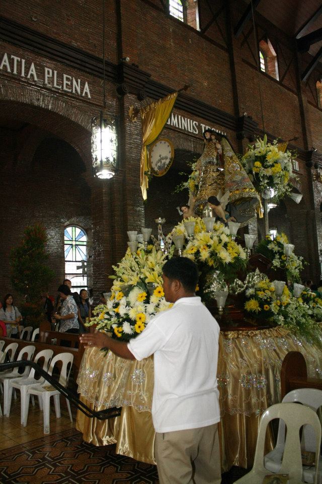 The Entrance of Nana Pilar and its Crowns (6)